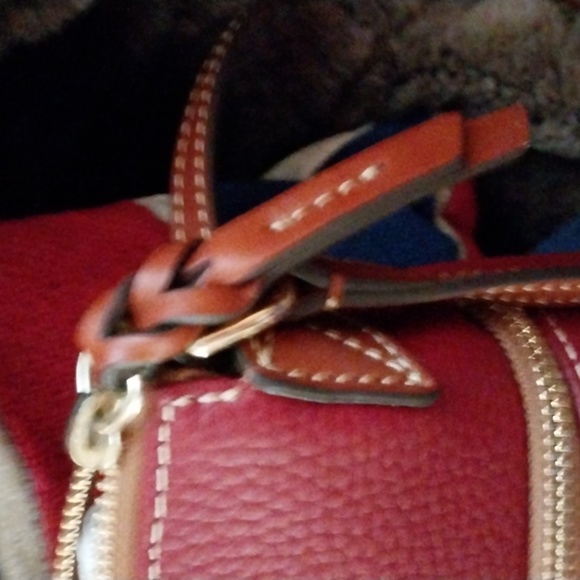 Dooney & Bourke zip top front zip bag. Gorgeous leather. Adjust strap NWOT - Picture 4 of 8